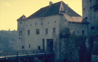 Halsgraben und Torbau